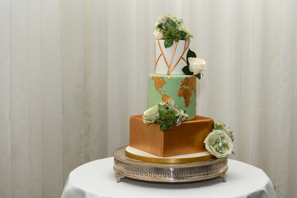 Co byste řekli na takový originální svatební dort?