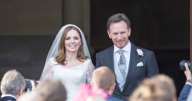 Bývalá členka skupiny Spice Girls Geri Halliwell se vdala za bosse F1