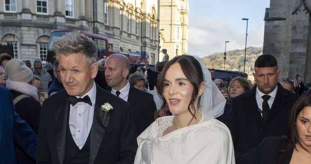 El chef Gordon Ramsay acompañó a su hija Holly hoy. El chef Gordon Ramsay acompañó a su hija Holly hoy.