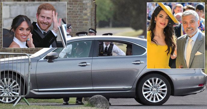 Hollywoodského herce George Clooneyho a jeho ženu Amal nechtěli policisté pustit na posvatební večírek prince Harryho a Meghan.