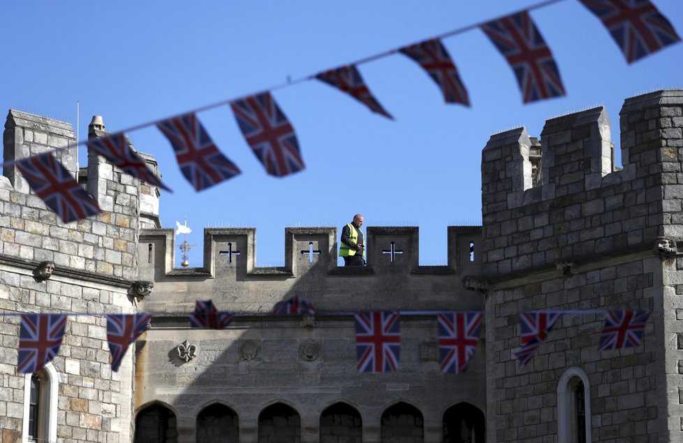 Hrad Windsor je neustále pod bedlivým dohledem.