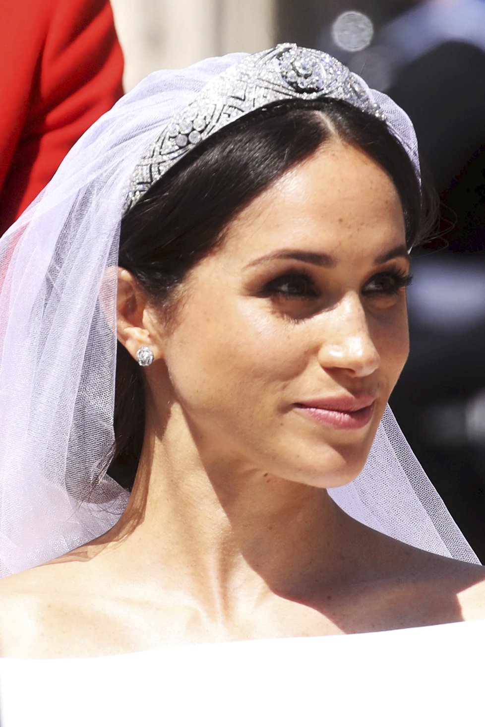 Meghan měla na svatbě tiáru od královny