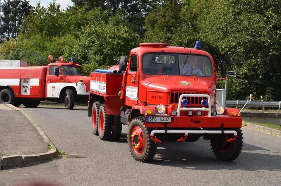 Nablýskaná Praga V3S dobrovolných hasičů z Borovna.