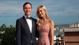 Ivanka Trumpová s manželem Jaredem Kushnerem na svatbě Jeffa Bezose a Lauren Sanchézové.