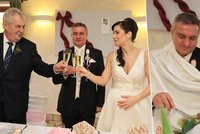 Perný den těhotné Alex: První fotky ze svatební hostiny s Mynářem!
