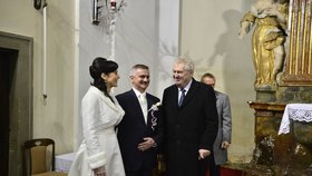 Svatba Mynáře s Alex: Novomanželé spolu se ženichovým svědkem Milošem Zemanem