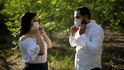 i přes pandemii koronaviru se začínají s opatrností konat svatby - Mexiko