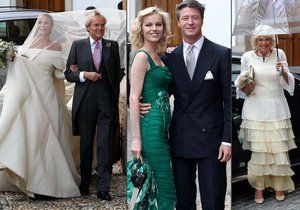 Na svatbu britské Lady Charlotte a miliardáře Dominga přijela i Eva Herzigová a vévodkyně Camilla.
