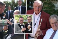 Zeman vytáhl paty z domu: Zavítal na svatbu gayů a „požehnal“ reportérovi Blesku