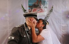 Zvrhlá svatba v mexickém kostele: Nacista se ženil na výročí Hitlera