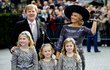 Mezi hosty byl i král Willem-Alexander, který přišel s manželkou Maximou a dcerami Amalií, Alexií a Ariane.