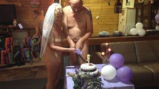 Řekli si své "ano" úplně nazí! Takovou svatbu jste ještě neviděli Řekli si své "ano" úplně nazí! Takovou svatbu jste ještě neviděli
