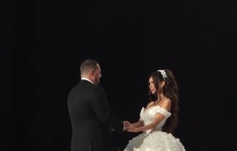 Nejluxusnější svatba roku: Saša koupil prsten za 200 milionů, nevěsta Xenie měla hned dvoje šaty!