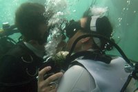 Svatba pod vodou: Připlavalo 275 hostů!