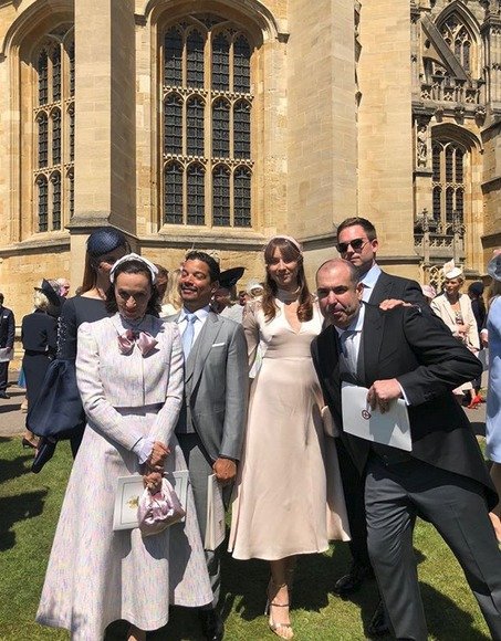 Herec Rick Hoffman sdílel fotku s kolegy ze svatby Harryho a Meghan