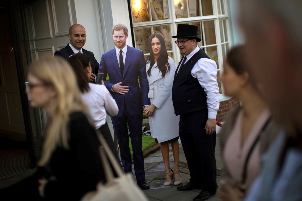 Davové šílenství kvůli královské svatbě Harryho a Meghan Markle