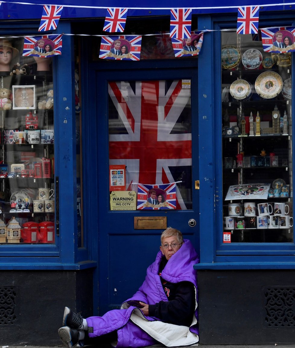 Davové šílenství kvůli královské svatbě Harryho a Meghan Markle