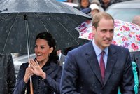Britové v šoku: Královská svatba proprší!
