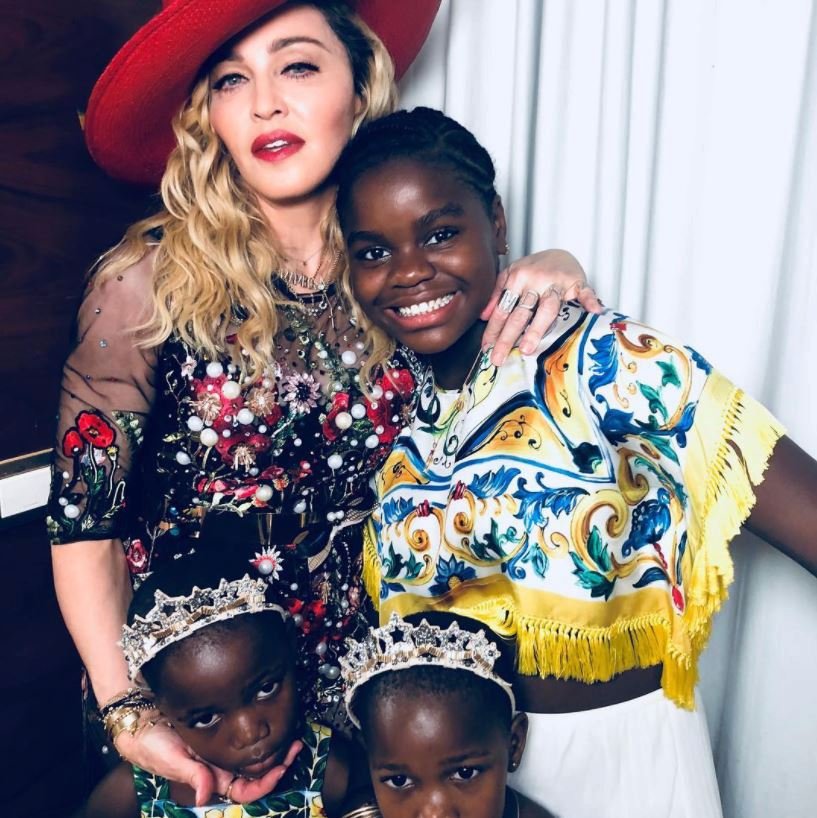 Madonna přivezla na svatbu do Ria i své adoptované dětičky.