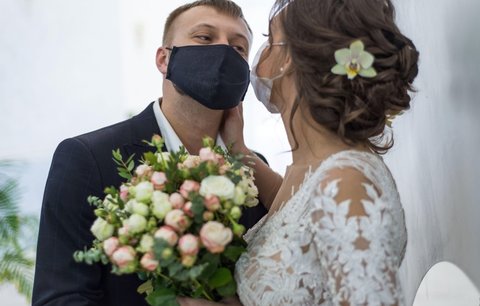 Šok na svatbě: Ženichova matka poznala v nevěstě ztracenou dceru