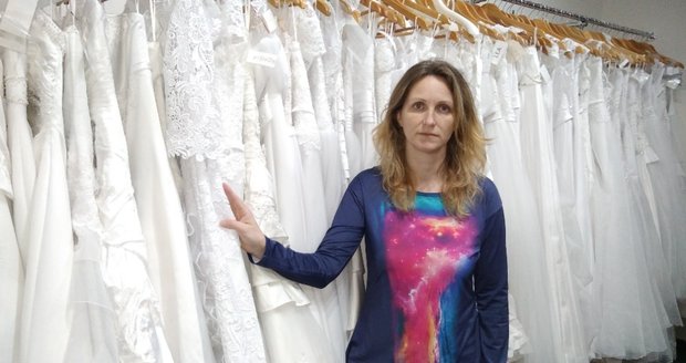 Lucie kvůli koronaviru zavřela svatební salon: Nechtěla dluhy, zůstaly jí šaty za milion