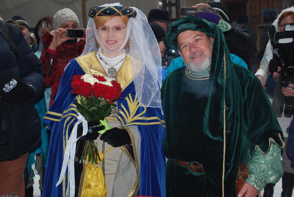Na Vítkově hrádku se seznámili a tam se také konala jejich romantická svatba.