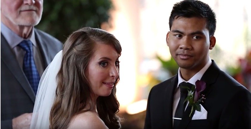 Solomon Chau a Jennifer Carter na své svatbě.