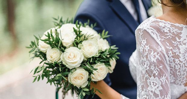 Svatby v době koronaviru: Jak to vypadá s nadcházejícími termíny a je lepší svatbu zrušit?