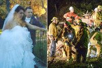 Na svatebčany se zřítil obrovský strom: Jedna žena zemřela, čtyřletá holčička je v kritickém stavu