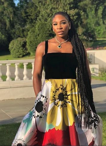Serena Williams se na svatební recepci převlékla do úchvatné róby