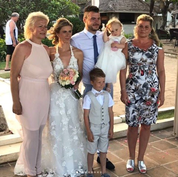 Fotbalový reprezentant Daniel Pudil a Veronika Strnadová se vzali na Bali.