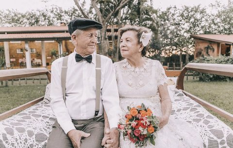 Neměli žádné fotografie ze svatby. A tak se po 60 letech vzali znovu! 