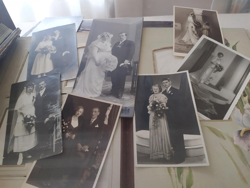 Originální fotografie, historická svatební oznámení i přání