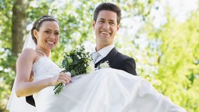 Svatební obavy: Ženy se bojí utrácet a muži vázat se!