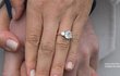 Zásnubní prsten navrhl Harry s Dianinými diamanty.