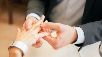 Svatby v době koronavirové: Sňatkům svitla naděje, červnové termíny s větším počtem osob začínají být reálné