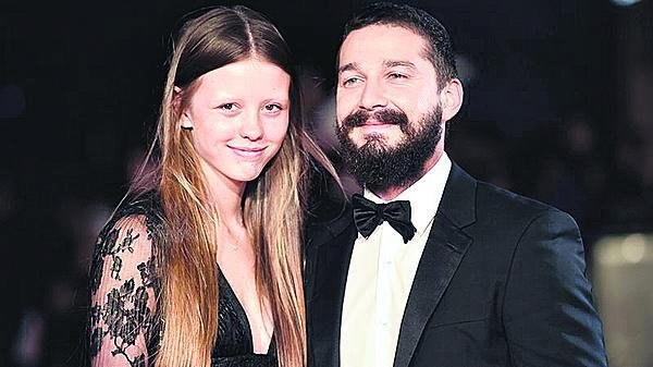 Shia LaBoeuf a Mia Goth.