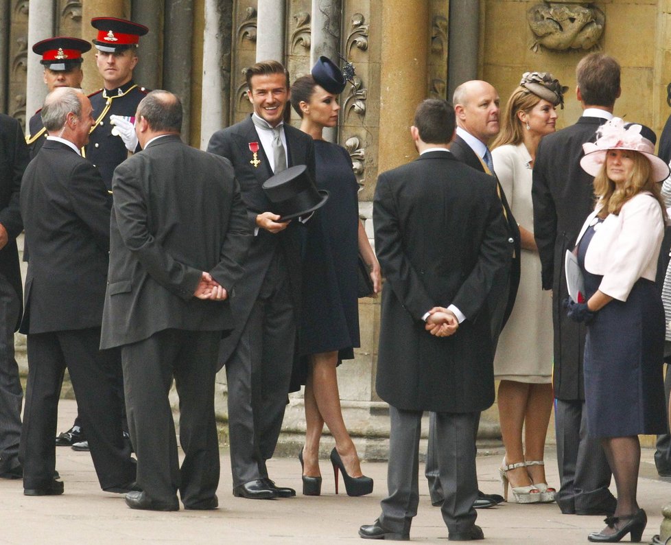 Na královskou svatbu dorazil David Beckham s manželkou Victorií