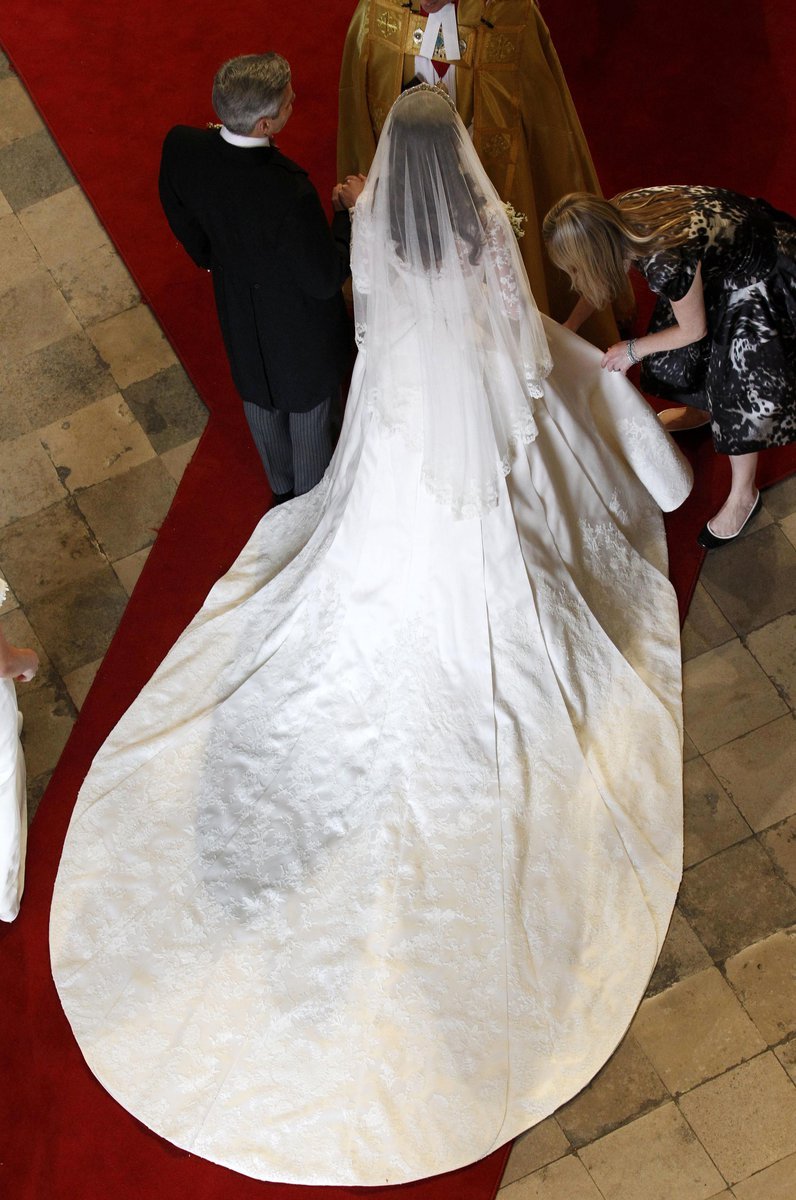Pohled na šaty Kate Middleton z vrchu