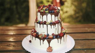 Svatební dort: Jaký dort na svatbu? Vybírejte podle místa i počtu lidí