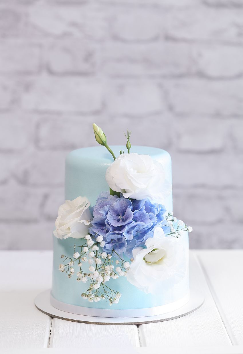světle modrý svatební dort