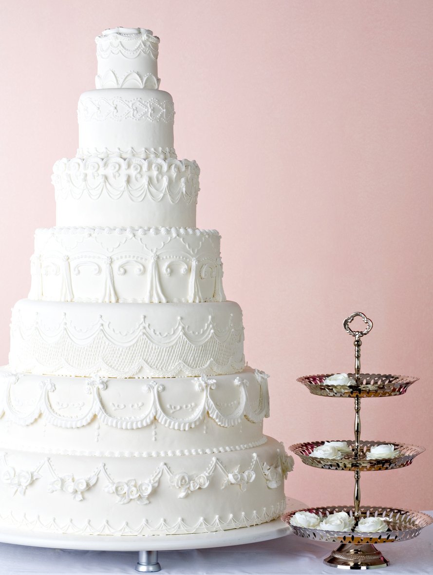 okázalý bílý svatební dort