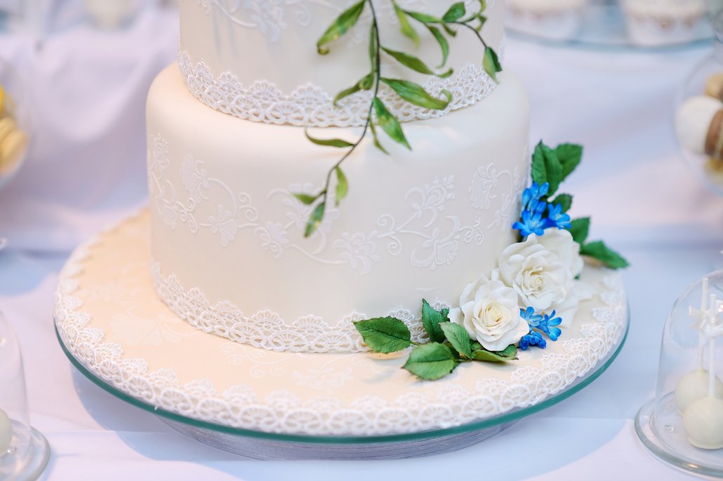 svatební dort s detailem krajky