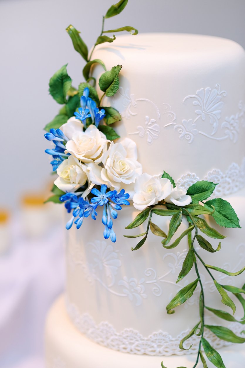 svatební dort s detailem krajky
