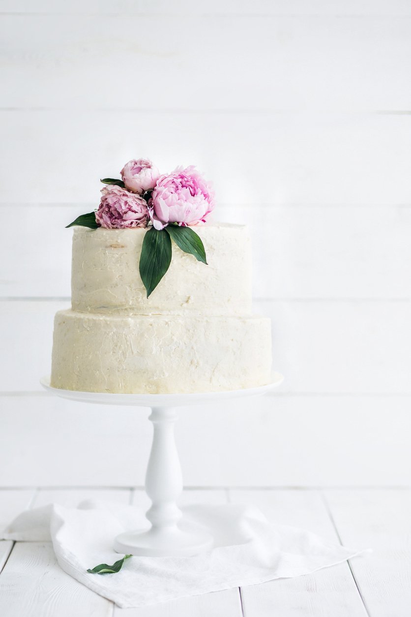 Jednoduchý něžný svatební dort