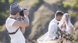 Svatební fotografie jsou něco, co doceníte až po svatbě. Jak vybrat fotografa, abyste měli krásné vzpomínky?