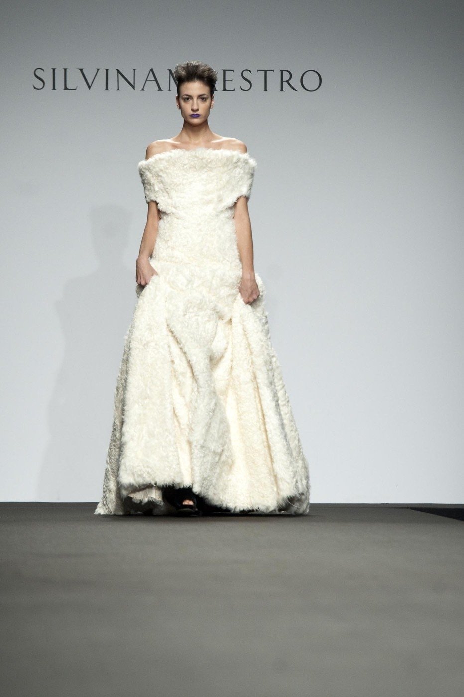 Svatební šaty britské módní návrhářky Silviny Maestro
