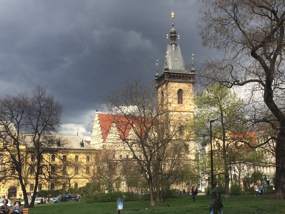 Počasí oslavám nultého ročníku příliš nepřálo. Po svižném dešti nastala bouřka.