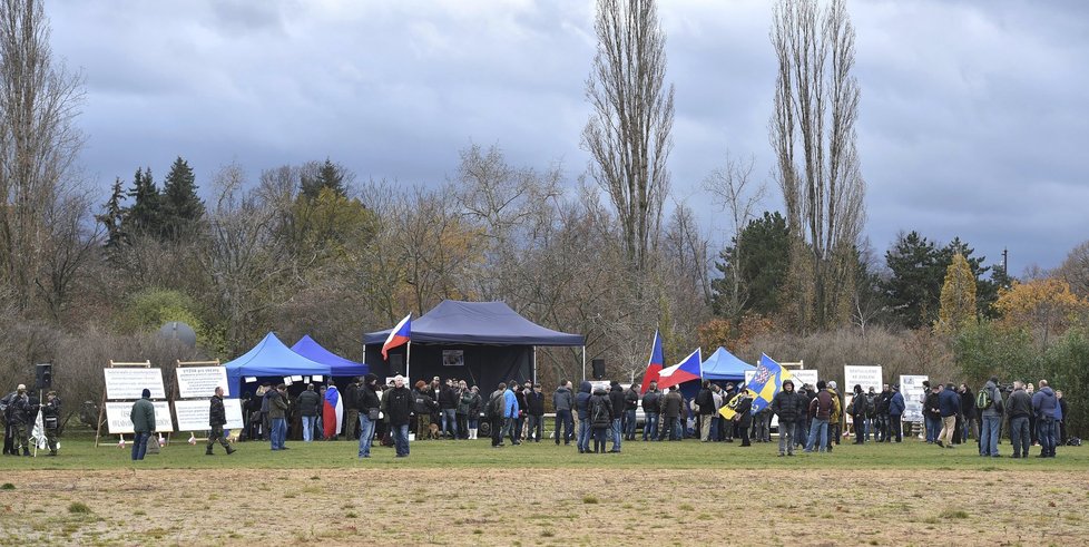 Demonstrace na podporu prezidenta v Letenských sadech