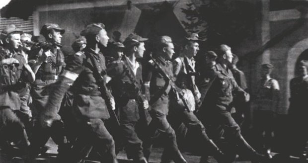 Nacistický odboj nebo kolaborace? Polská jednotka osvobodila koncentrák v Česku, ale udávala i Židy